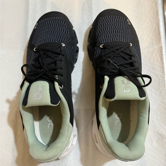 On Cloud, women size 11, black/light green - Picture 4 of 7